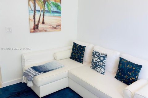 Condo in Miami, Florida, 3 bedrooms  № 1388220 - photo 2