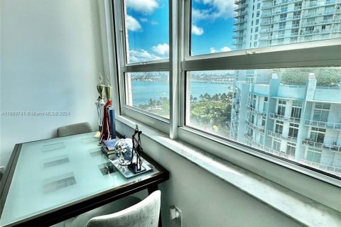 Condo in Miami, Florida, 3 bedrooms  № 1388220 - photo 10