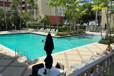 Condo in Miami, Florida, 3 bedrooms  № 1388220 - photo 17