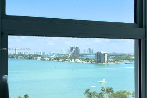 Condo in Miami, Florida, 3 bedrooms  № 1388220 - photo 28