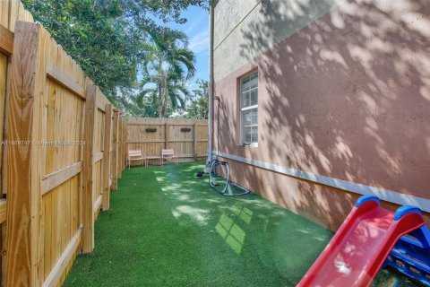 Townhouse in Hollywood, Florida 3 bedrooms, 146.79 sq.m. № 1388295 - photo 16