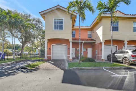 Touwnhouse à vendre à Hollywood, Floride: 3 chambres, 146.79 m2 № 1388295 - photo 1