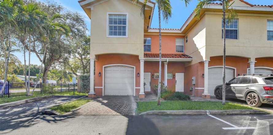 Townhouse in Hollywood, Florida 3 bedrooms, 146.79 sq.m. № 1388295