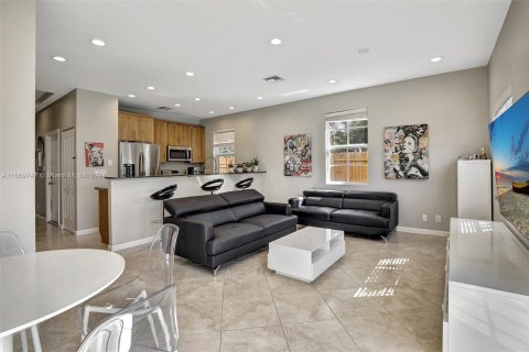 Adosado en venta en Hollywood, Florida, 3 dormitorios, 146.79 m2 № 1388295 - foto 4