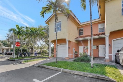 Adosado en venta en Hollywood, Florida, 3 dormitorios, 146.79 m2 № 1388295 - foto 3