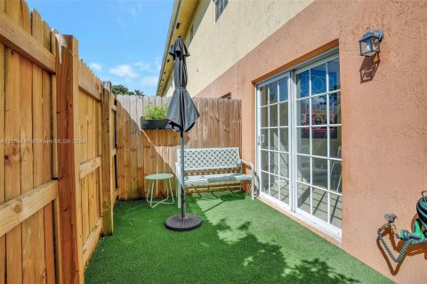 Townhouse in Hollywood, Florida 3 bedrooms, 146.79 sq.m. № 1388295 - photo 15