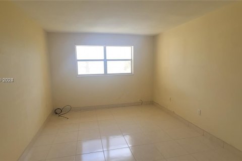 Condo in Sunrise, Florida, 1 bedroom  № 1410676 - photo 1