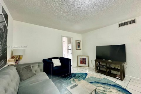 Condominio en venta en Miami Gardens, Florida, 1 dormitorio, 67.82 m2 № 972427 - foto 13