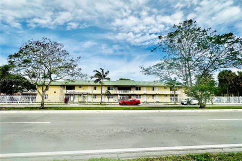 Condominio en venta en Miami Gardens, Florida, 1 dormitorio, 67.82 m2 № 972427 - foto 1