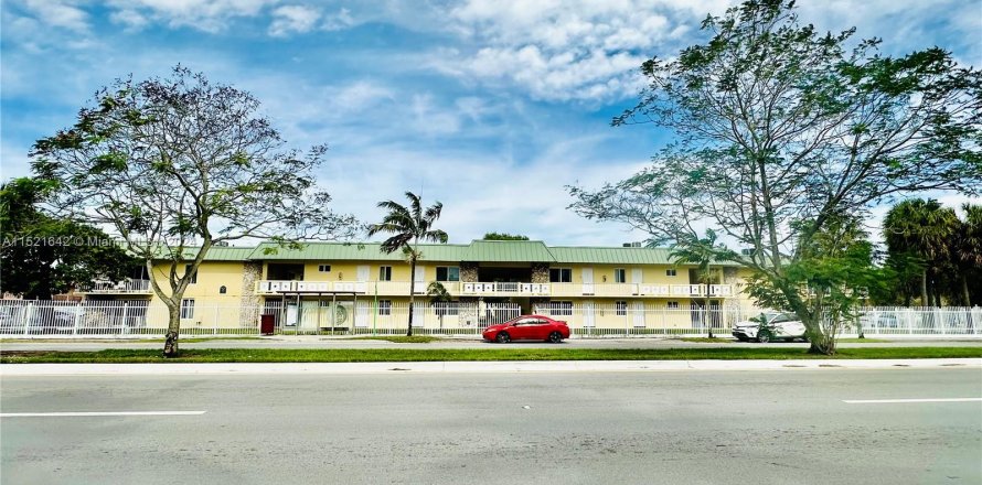 Condominio en Miami Gardens, Florida, 1 dormitorio  № 972427