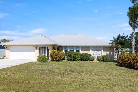 House in Punta Gorda, Florida 3 bedrooms, 174.19 sq.m. № 1009928 - photo 5