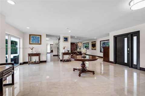 Villa ou maison à louer à Pinecrest, Floride: 5 chambres, 386.01 m2 № 1119139 - photo 7
