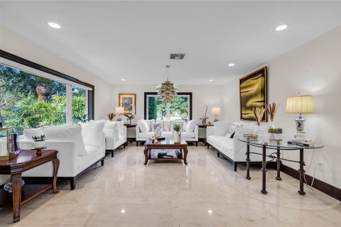 Villa ou maison à louer à Pinecrest, Floride: 5 chambres, 386.01 m2 № 1119139 - photo 10