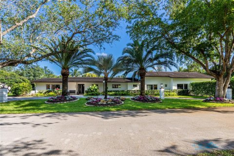 Villa ou maison à louer à Pinecrest, Floride: 5 chambres, 386.01 m2 № 1119139 - photo 3