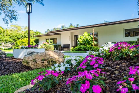 Villa ou maison à louer à Pinecrest, Floride: 5 chambres, 386.01 m2 № 1119139 - photo 2