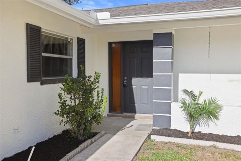 House in Tampa, Florida 3 bedrooms, 113.25 sq.m. № 1434592 - photo 2