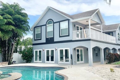 Casa en venta en Tampa, Florida, 4 dormitorios, 272.39 m2 № 1395806 - foto 1