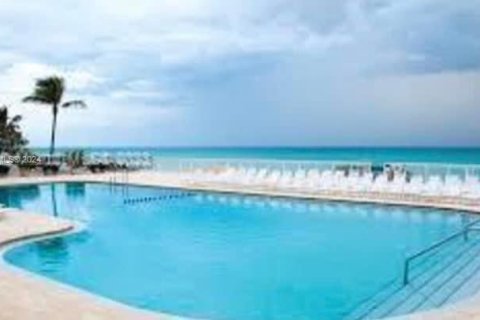 Hotel in Sunny Isles Beach, Florida № 1008818 - photo 5