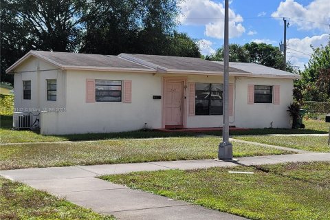 Купить коммерческую недвижимость в Майами-Гарденс, Флорида № 832433 - фото 9