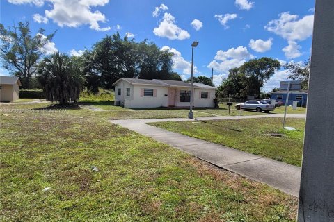 Купить коммерческую недвижимость в Майами-Гарденс, Флорида № 832433 - фото 10