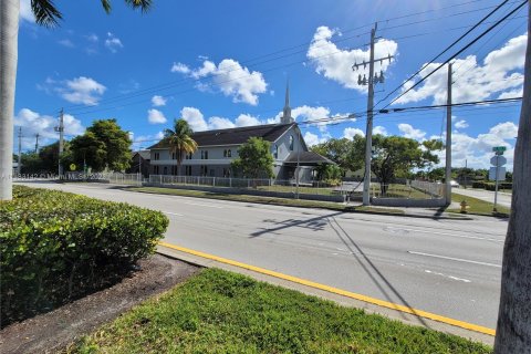 Купить коммерческую недвижимость в Майами-Гарденс, Флорида № 832433 - фото 5
