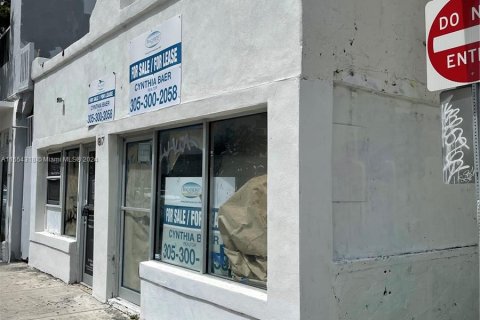 Propiedad comercial en venta en Miami, Florida № 1348902 - foto 2