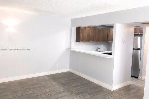 Condo in Hollywood, Florida, 2 bedrooms  № 1348901 - photo 5