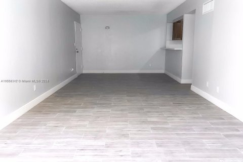 Copropriété à louer à Hollywood, Floride: 2 chambres, 82.13 m2 № 1348901 - photo 6