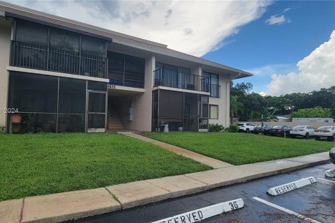 Condo in Hollywood, Florida, 2 bedrooms  № 1348901 - photo 2