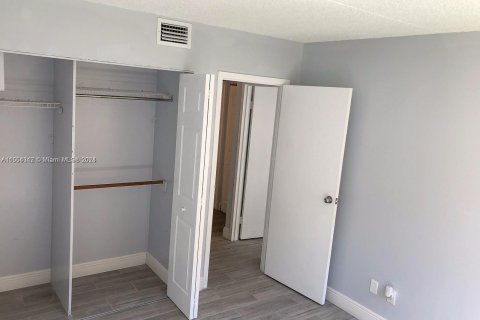 Copropriété à louer à Hollywood, Floride: 2 chambres, 82.13 m2 № 1348901 - photo 11