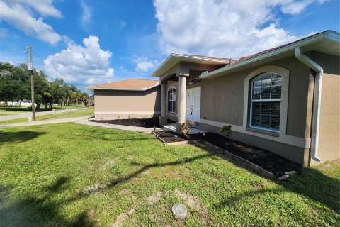 House in North Port, Florida 3 bedrooms, 151.52 sq.m. № 1339192 - photo 10