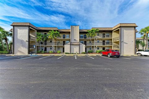 Condominio en venta en Port Charlotte, Florida, 2 dormitorios, 72.46 m2 № 982212 - foto 1