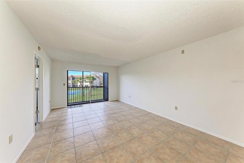 Condominio en venta en Port Charlotte, Florida, 2 dormitorios, 72.46 m2 № 982212 - foto 5
