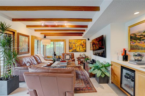 Casa en venta en Miami, Florida, 4 dormitorios, 251.3 m2 № 1441549 - foto 18