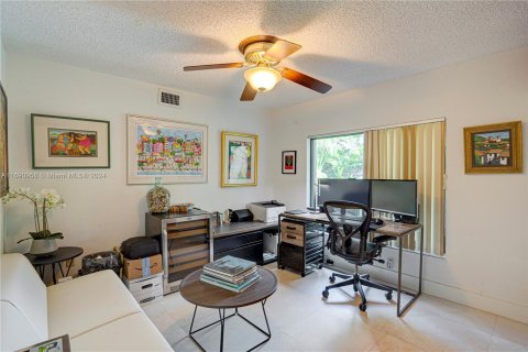 Casa en venta en Miami, Florida, 4 dormitorios, 251.3 m2 № 1441549 - foto 28