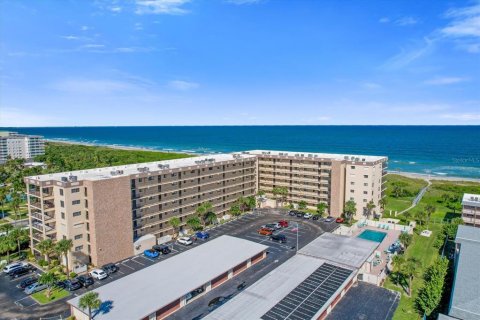 Condo in Cocoa Beach, Florida, 1 bedroom  № 1382771 - photo 1