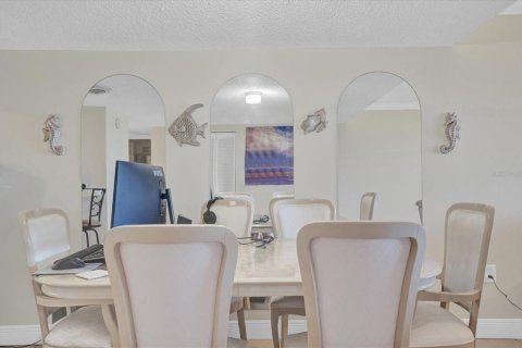 Condo in Cocoa Beach, Florida, 1 bedroom  № 1382771 - photo 11