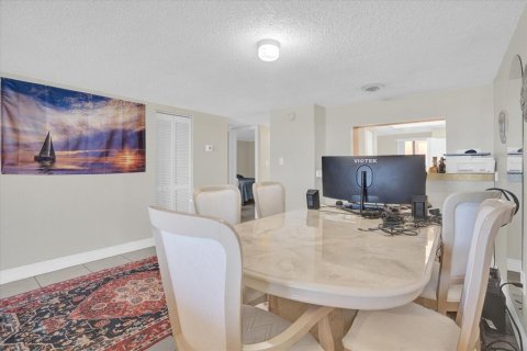 Condo in Cocoa Beach, Florida, 1 bedroom  № 1382771 - photo 13