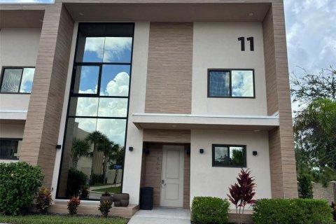 Adosado en venta en Kissimmee, Florida, 4 dormitorios, 218.88 m2 № 1357926 - foto 1