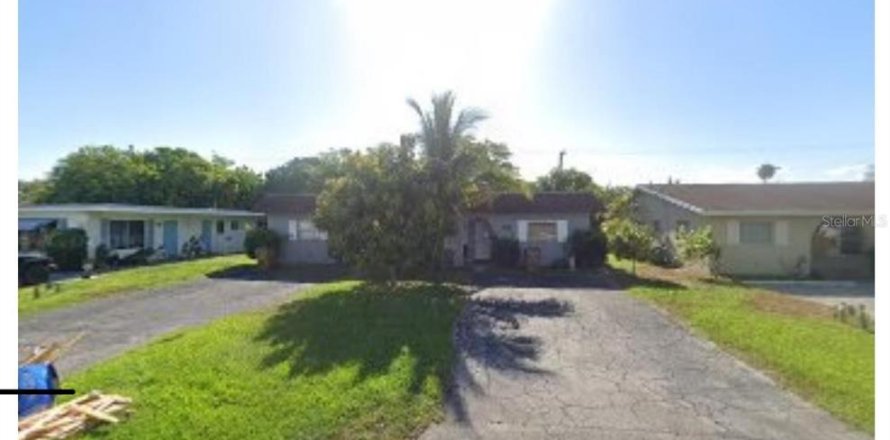 House in Deerfield Beach, Florida 3 bedrooms, 233.56 sq.m. № 1357949