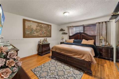 Adosado en venta en Hialeah, Florida, 2 dormitorios, 122.07 m2 № 1003636 - foto 19