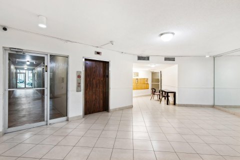 Condo in Lauderhill, Florida, 2 bedrooms  № 1230295 - photo 24