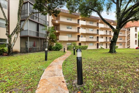 Condo in Lauderhill, Florida, 2 bedrooms  № 1230295 - photo 25