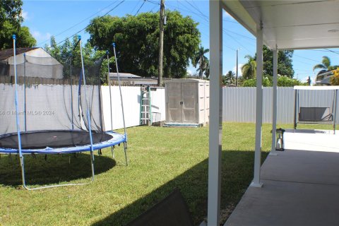 House in Miami, Florida 3 bedrooms, 103.12 sq.m. № 1377155 - photo 21