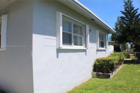 House in Miami, Florida 3 bedrooms, 103.12 sq.m. № 1377155 - photo 7