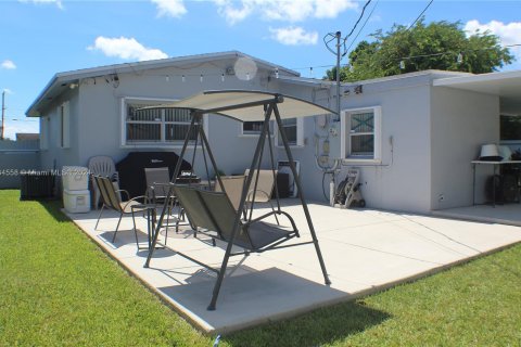 House in Miami, Florida 3 bedrooms, 103.12 sq.m. № 1377155 - photo 22