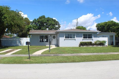 House in Miami, Florida 3 bedrooms, 103.12 sq.m. № 1377155 - photo 6