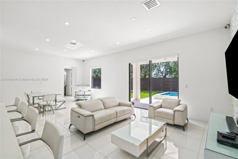 Villa ou maison à vendre à Miami Lakes, Floride: 4 chambres, 264.49 m2 № 1232533 - photo 12