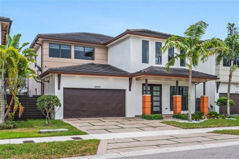 Villa ou maison à vendre à Miami Lakes, Floride: 4 chambres, 264.49 m2 № 1232533 - photo 2