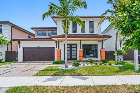 Casa en venta en Miami Lakes, Florida, 4 dormitorios, 264.49 m2 № 1232533 - foto 1